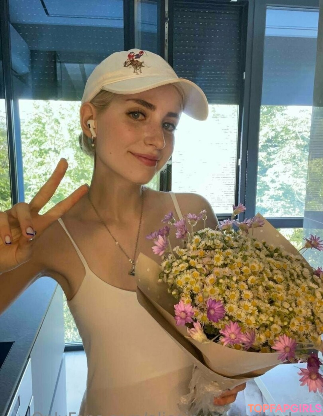 aliceinwonderland xo sexy star photo