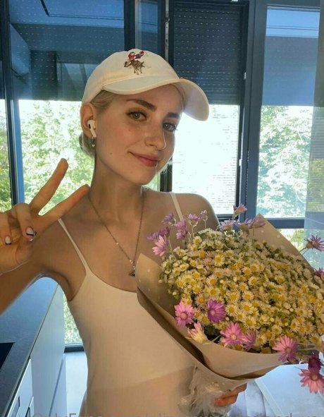 aliceinwonderland xo sexy star photo