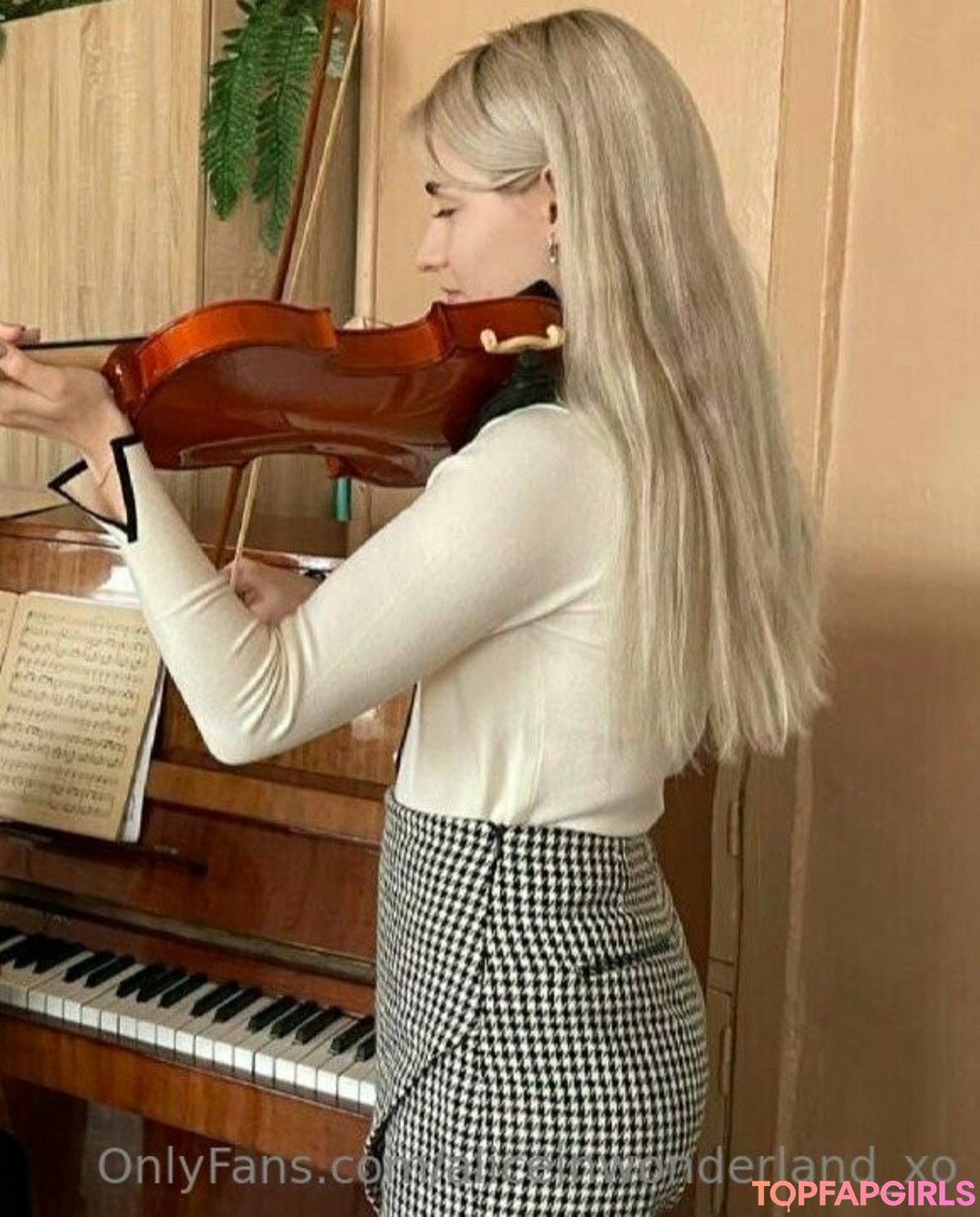 aliceinwonderland xo pornstar top photo