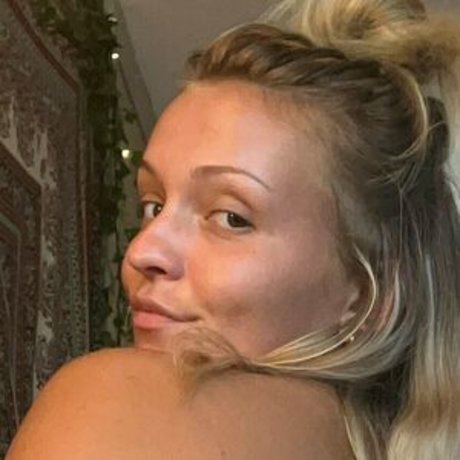 ariastormx sex star image