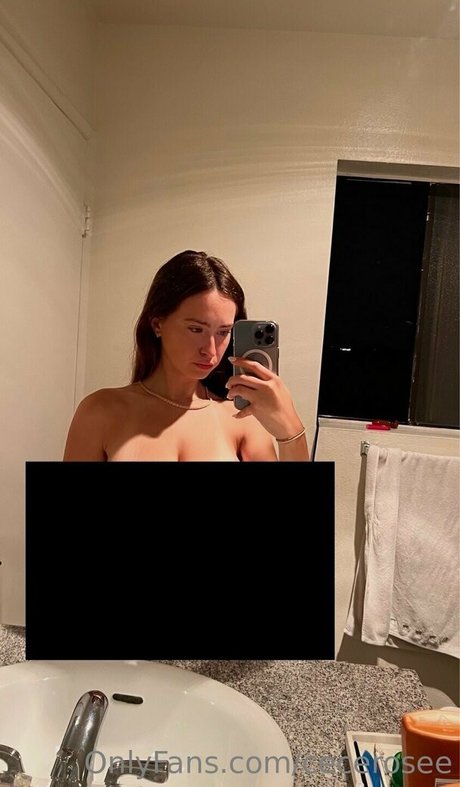 cecerosee model naked pics