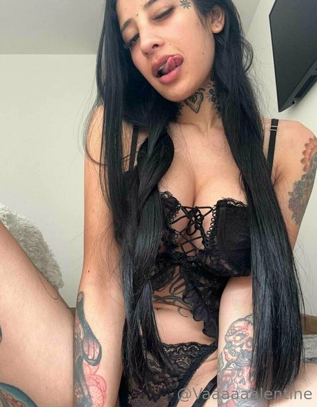 iamvaleeentine model beautiful pictures