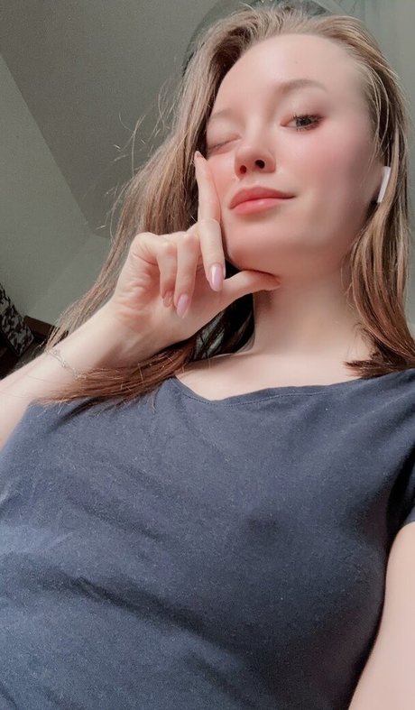 Lunaritie beautiful pornstar photo