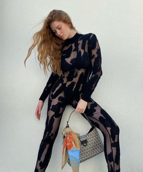 Larsen Thompson pornstar top picture