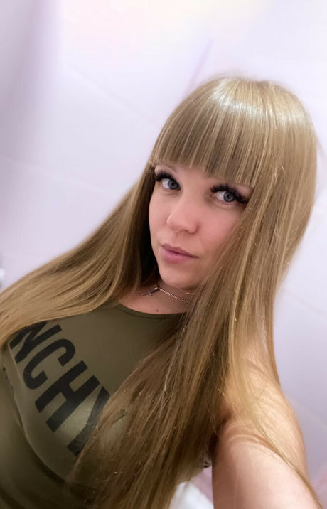 rude in life model porn pic
