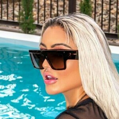 daniibanks nude pornstar photo