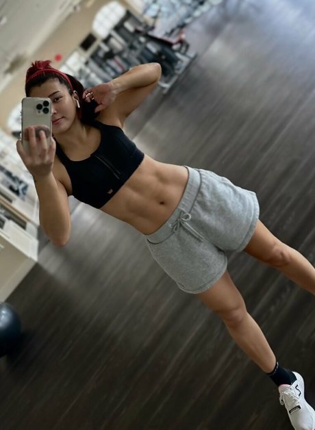 Hikaru Shida model pretty pic