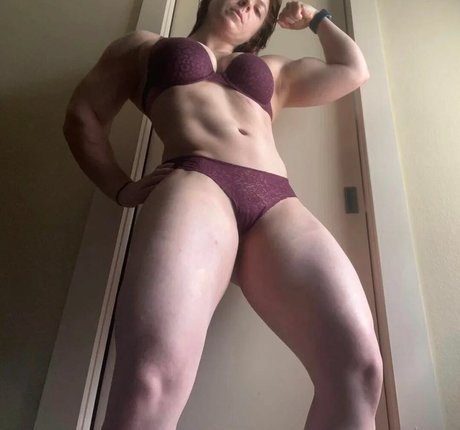 kitty bit games model nice pics