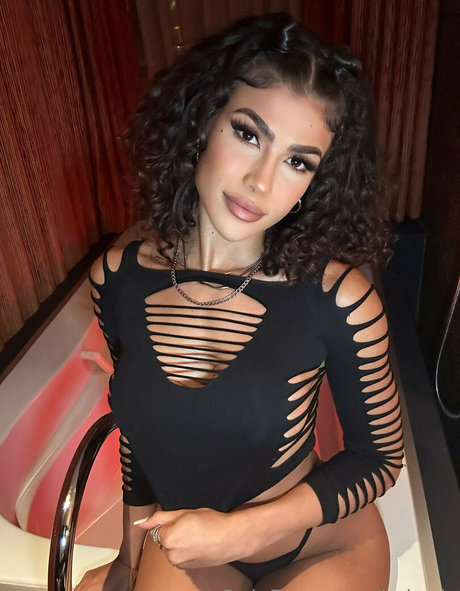 Kolquis exclusive model photo