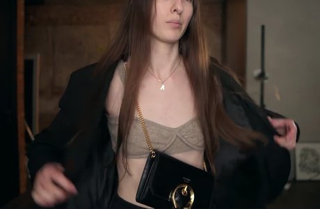 Aloona Larionova model top picture