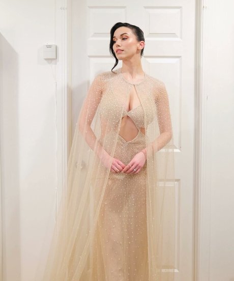 Grace Caroline Currey hot model img