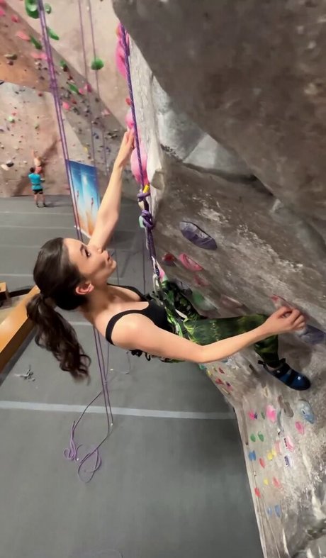 Grace Caroline Currey exclusive star picture