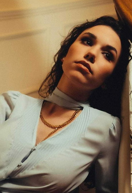 Grace Caroline Currey star pictures