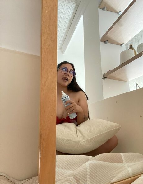 lilybest naked model image