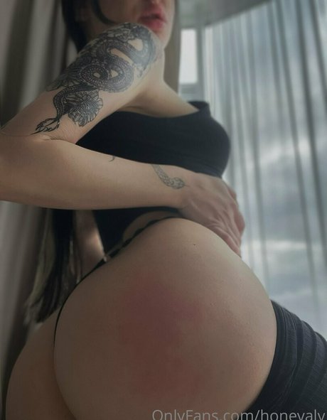 honney aly model top photos