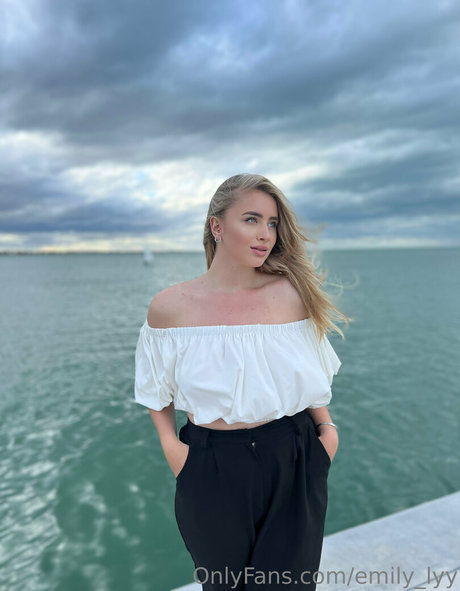 emily lyy art pornstar gallery