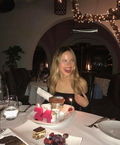 Halston Sage model gallery