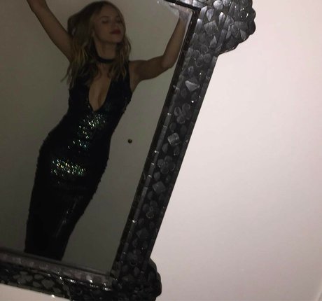 Halston Sage porn model img