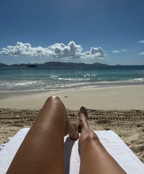 Angie Harmon xxx actress archive