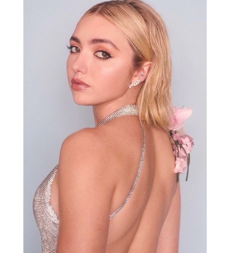 Peyton List model top image