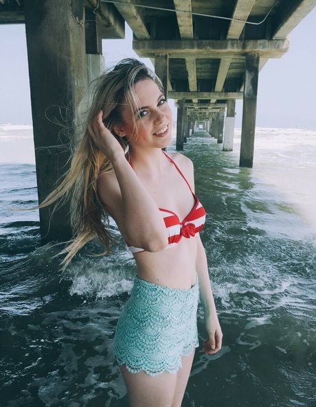 SarahKey pornstar high quality images