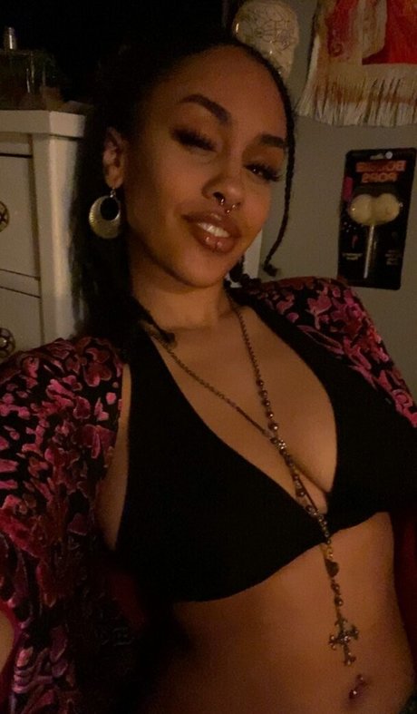 Aaliyeezy high quality pornstar pictures