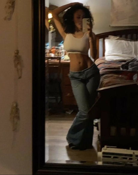 Aaliyeezy high quality actress photo