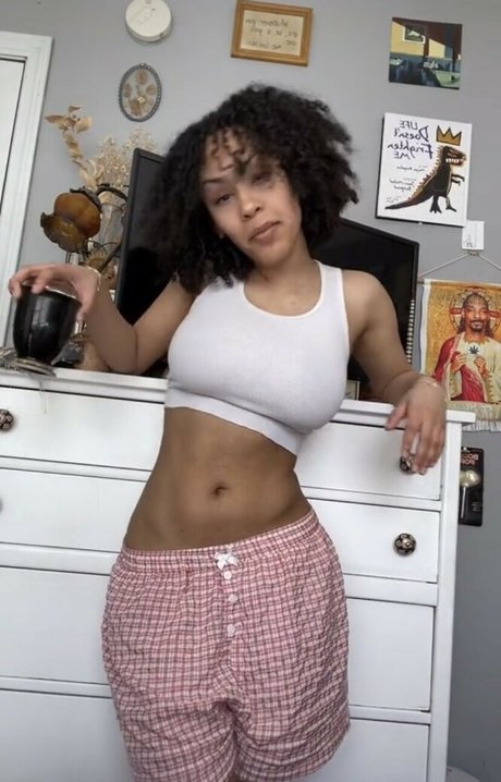 Aaliyeezy pornstar nudes photos
