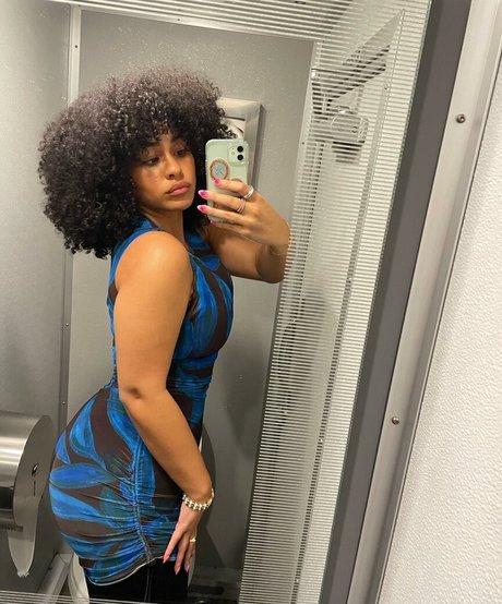 Raina Morris perfect actress pics