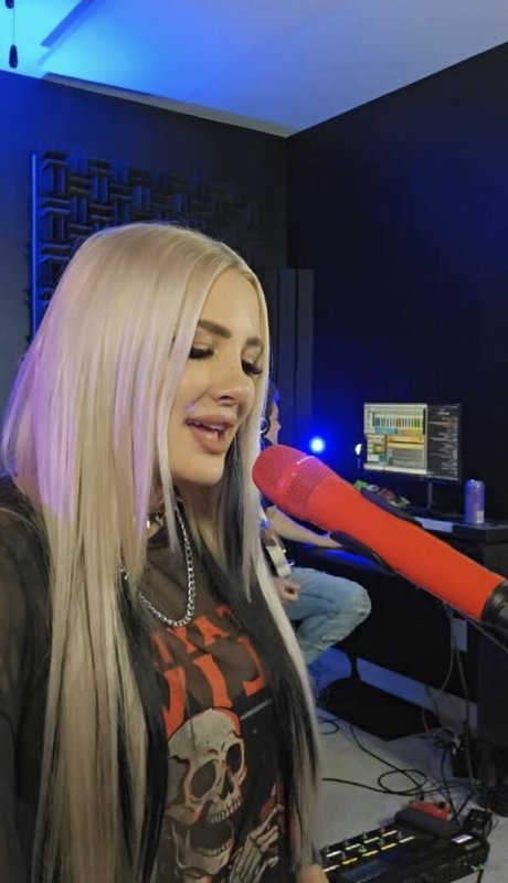 Addie Nicole Amick pretty star images