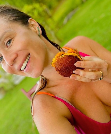 Mariana Ximenes exclusive star galleries