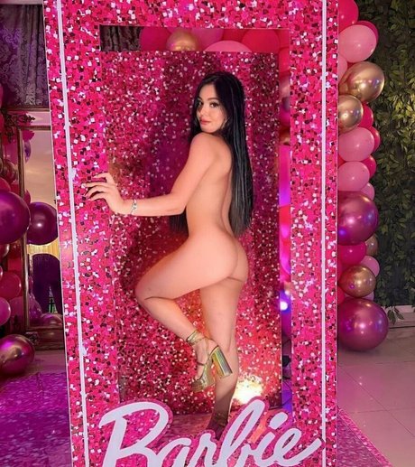 Bella Angel Dezoitou nudes model gallery