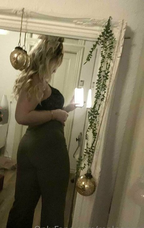 realnanna model photo