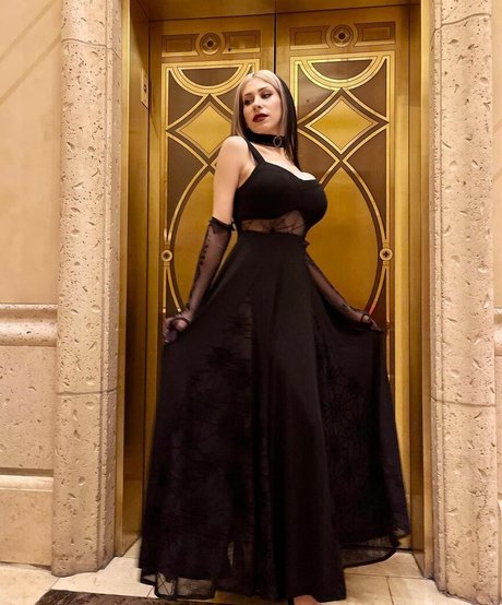 Laura Amuyus model nudes picture