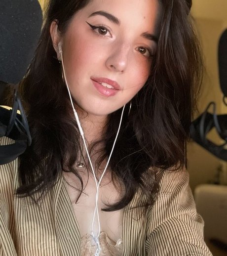 Slight Sounds ASMR star sexy pic