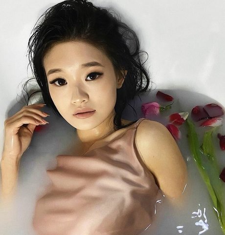 Kika Kim erotic model pictures