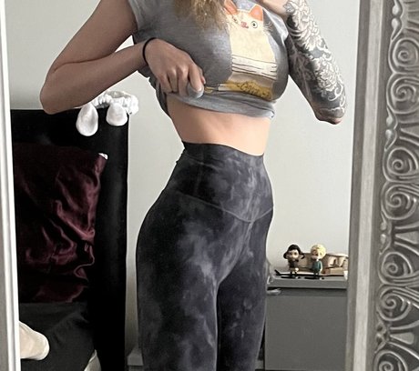 Alliury pornstar art pic