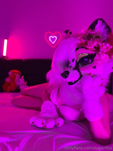 Lunarifox model sexy picture