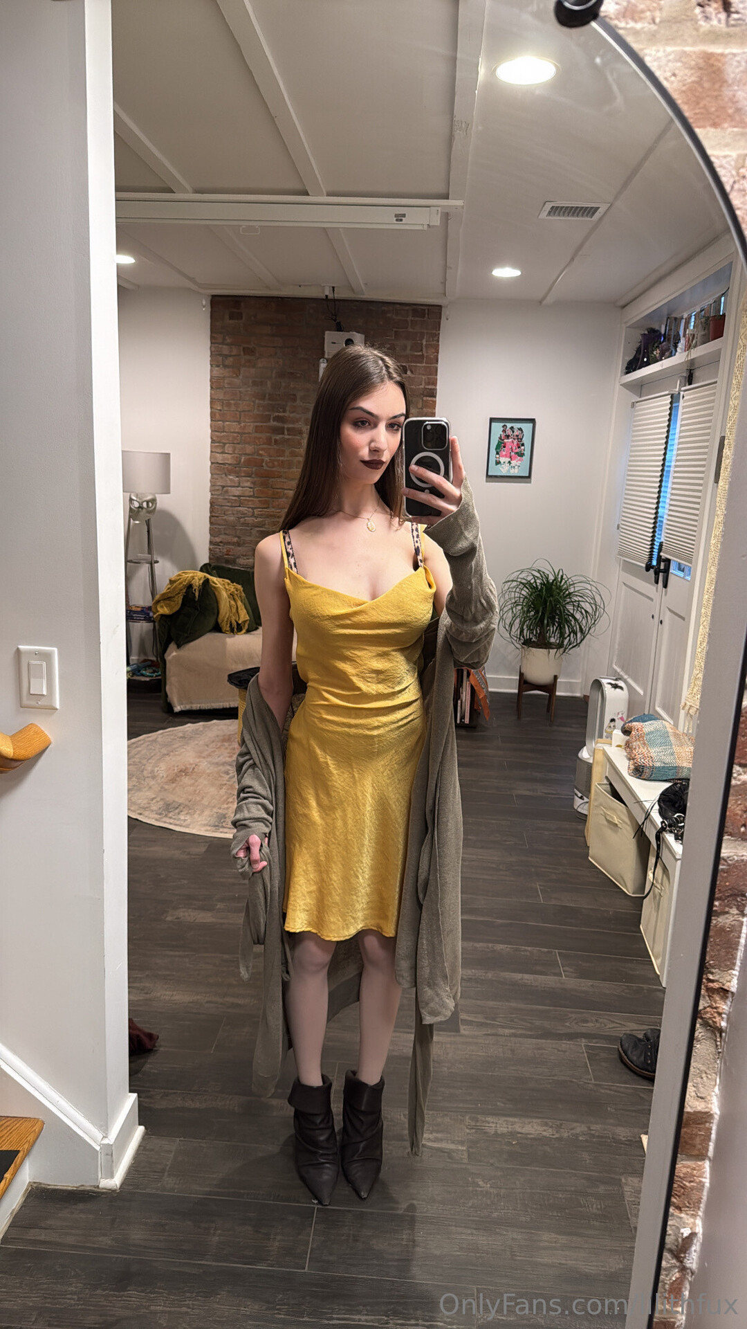 Lilithfux model nude picture