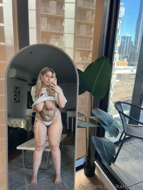 Karma Lee exclusive pornstar galleries