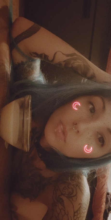 Discordia Suicide naked model picture