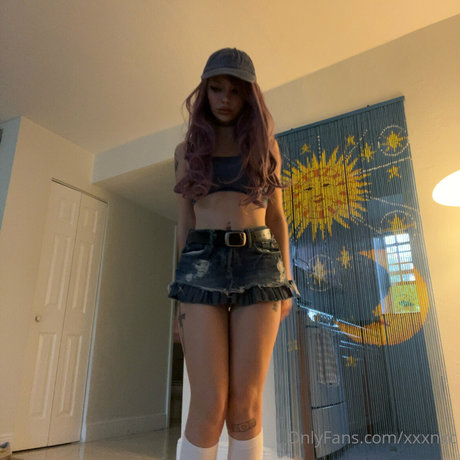 busty brunette onlyfans exclusive picture