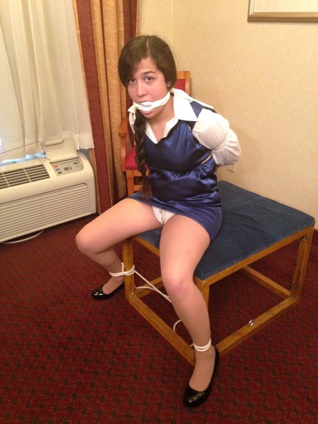 Annika Eve nice model image