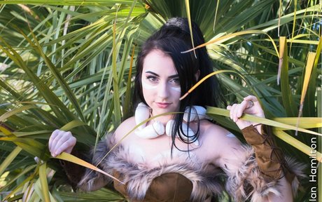 Karrigan Taylor art model pic