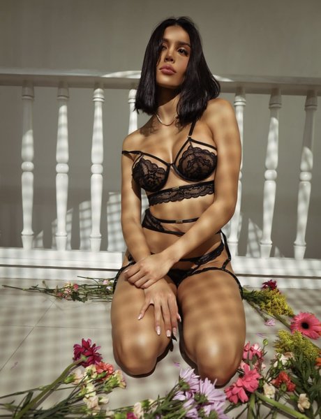 Hanna Miller erotic pornstar img