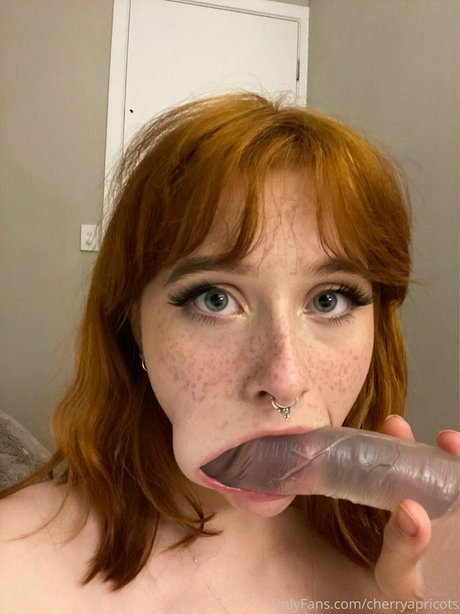 Cherry Apricots erotic pornstar picture