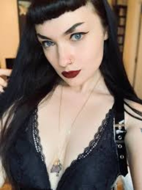Countess Jezebeth star pretty photos