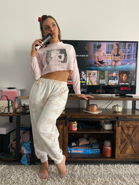 Leenda Lucia model nice picture