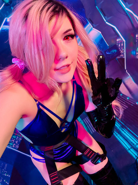 Meggii nude pornstar archive