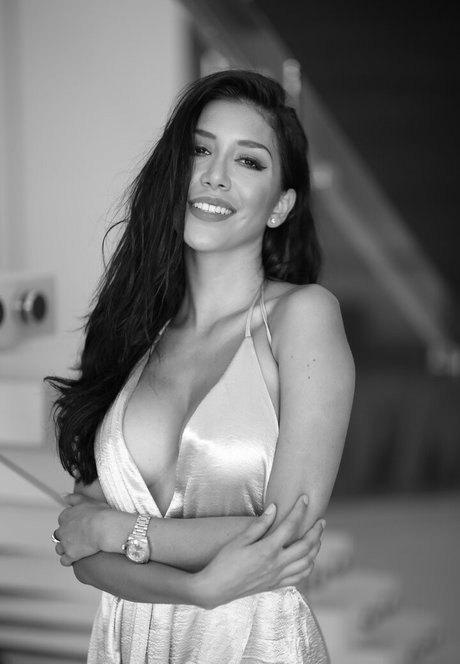 Lizzy Acosta naked model picture